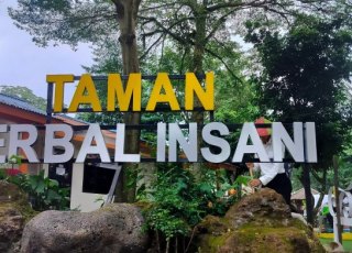 Liburan Keluarga di Taman Herbal Insani